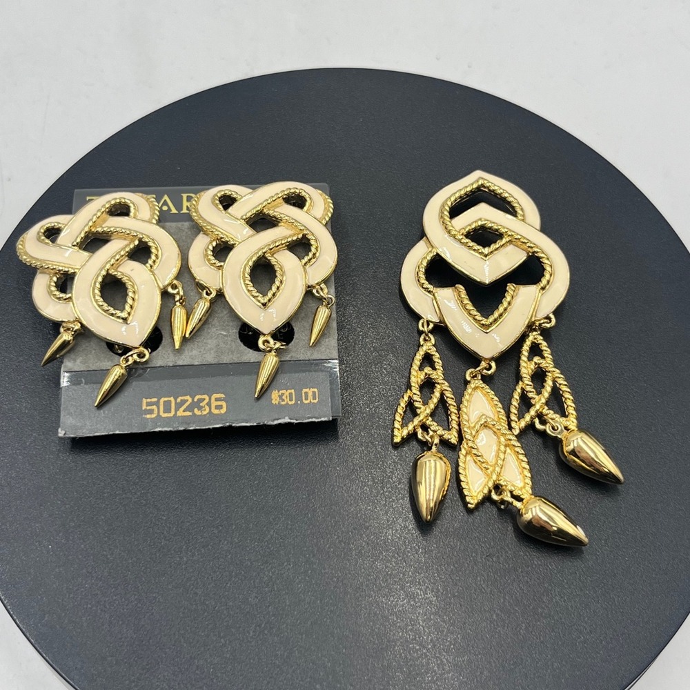 Trifari Vintage demi-parure Clip on Earrings and Cream Enamel brooch jewelry set